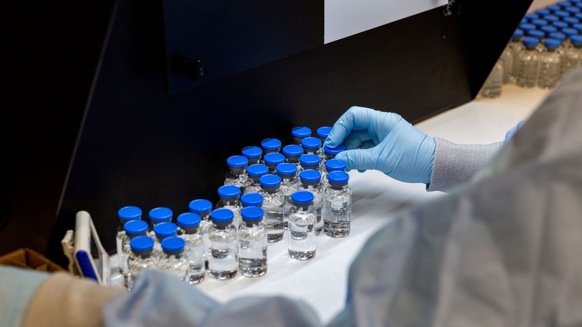 Na koronavirus zabírá v laboratoři osmnáct existujících léků